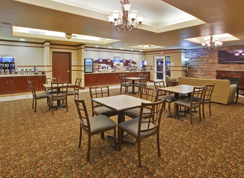 Holiday Inn Express & Suites Dinuba West By Ihg Eksteriør billede