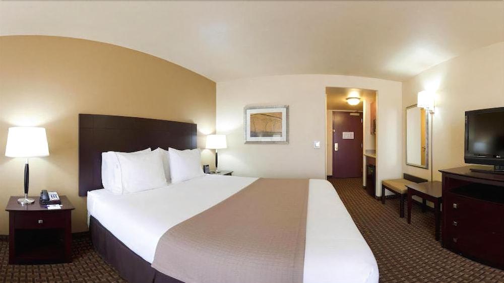 Holiday Inn Express & Suites Dinuba West By Ihg Eksteriør billede