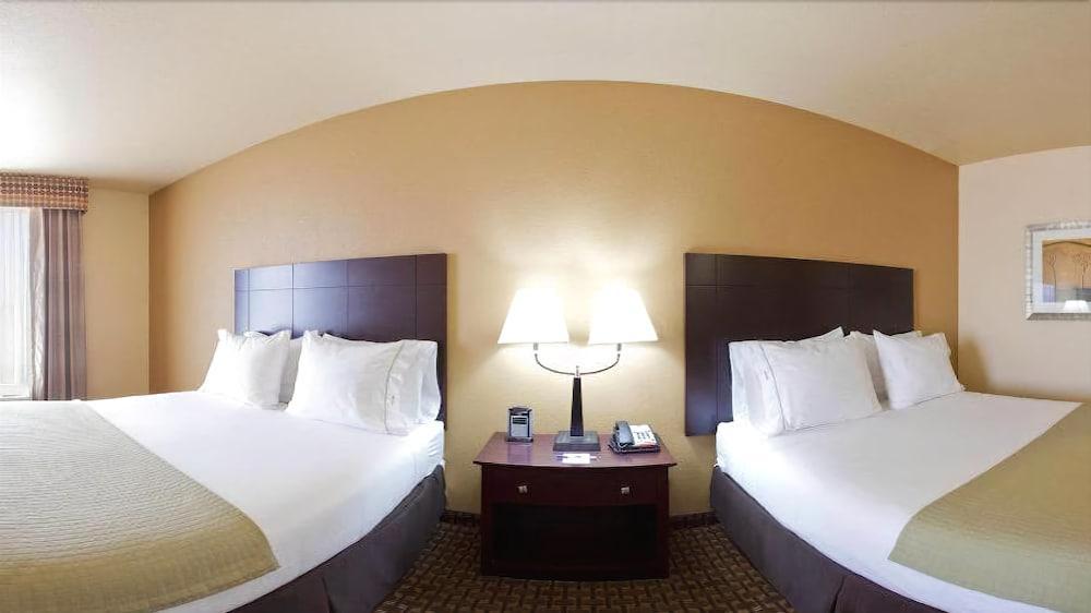 Holiday Inn Express & Suites Dinuba West By Ihg Eksteriør billede