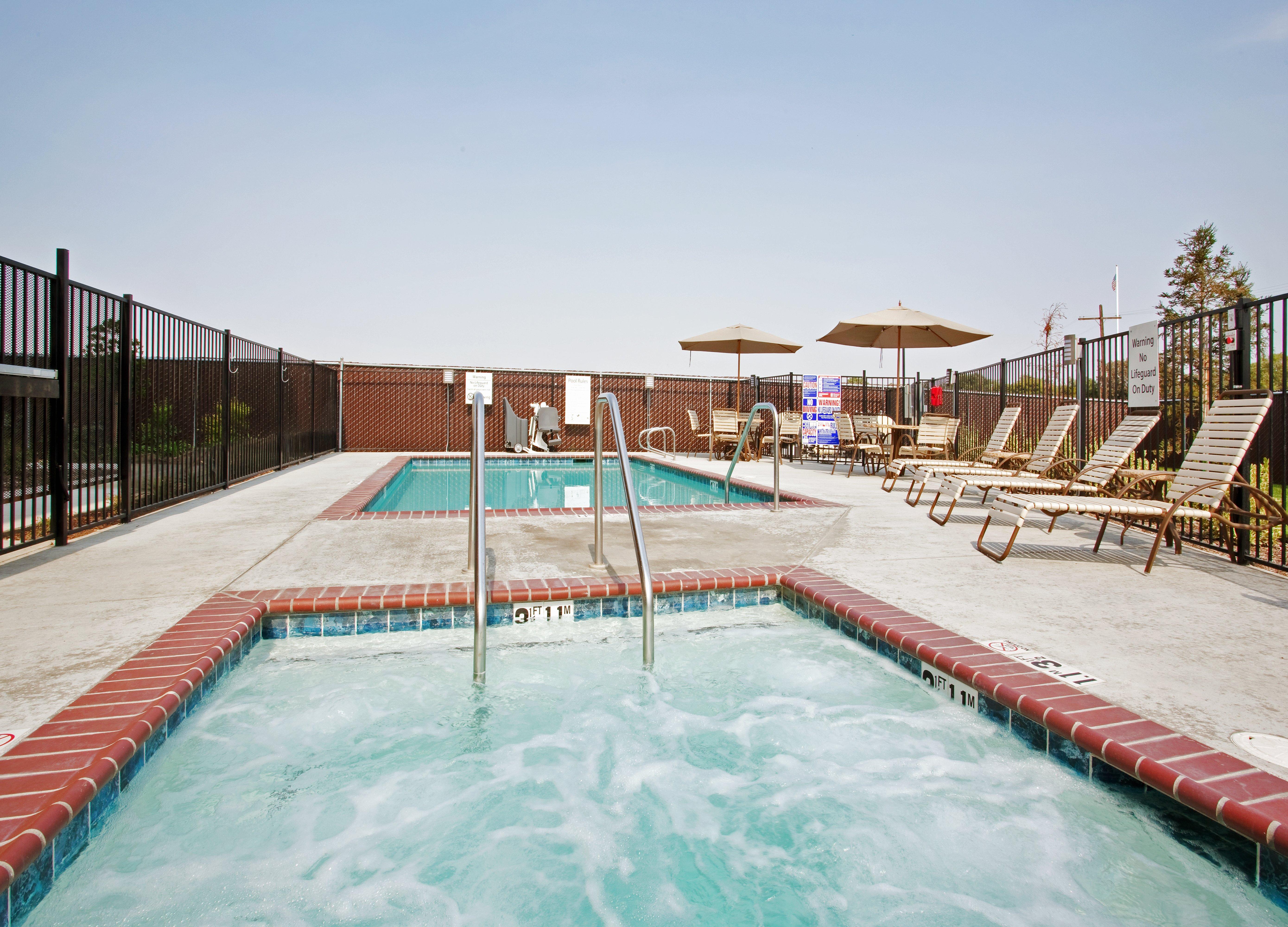 Holiday Inn Express & Suites Dinuba West By Ihg Eksteriør billede